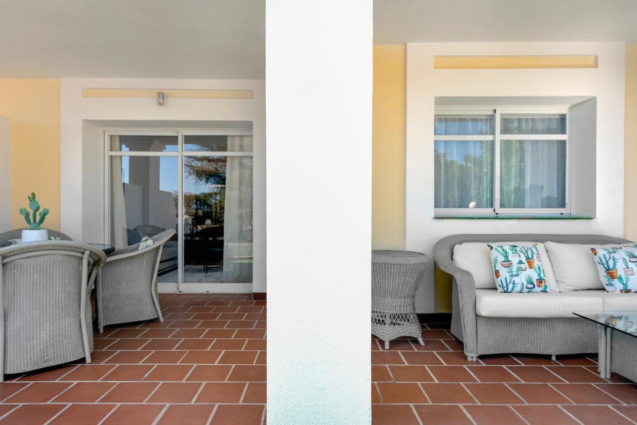 Bright 2 Bedroom With Parking Space And Swimming Pools In Aloha Gardens Marbella