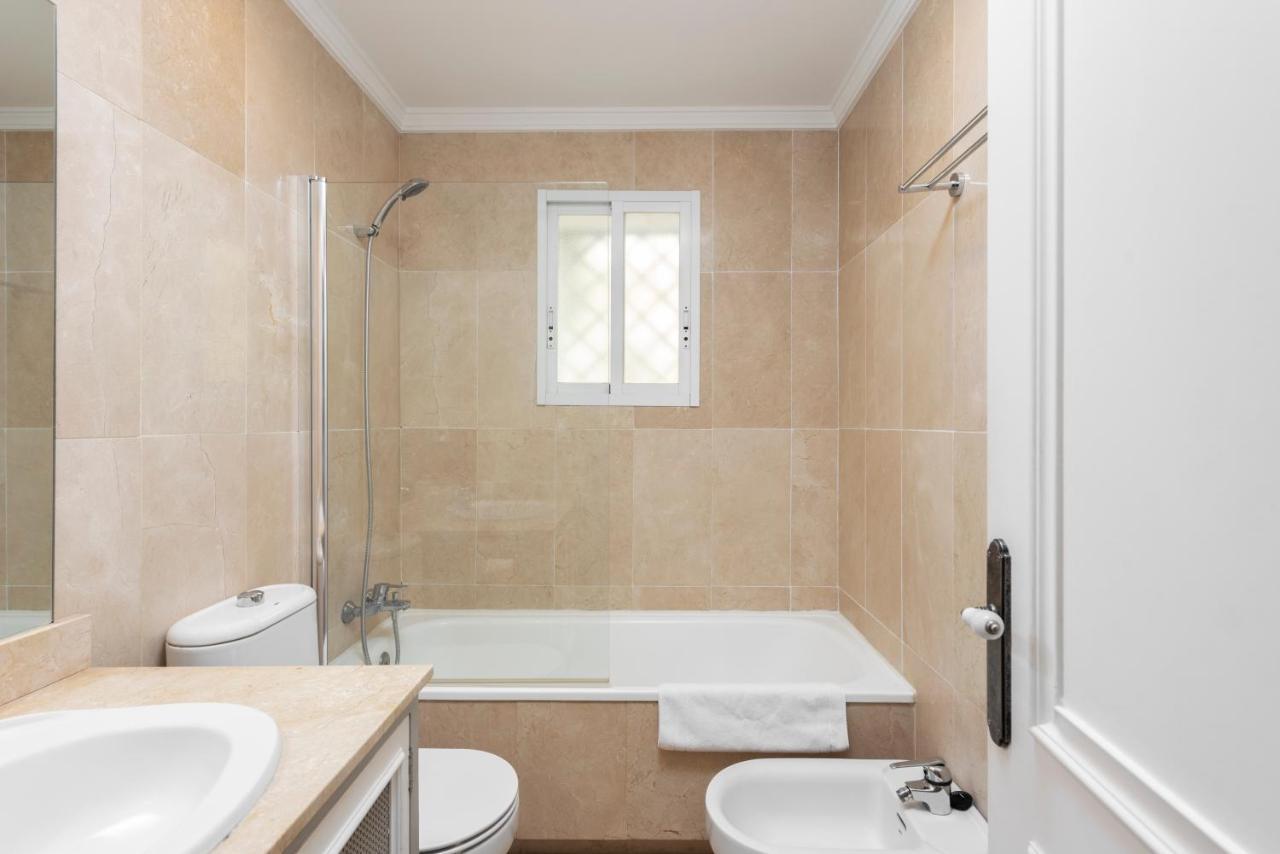 Apartamento Bright 2 Bedroom With Parking Space And Swimming Pools In Aloha Gardens *