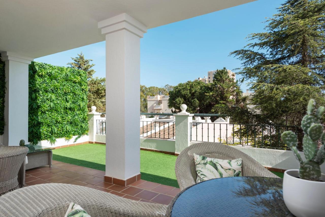 Bright 2 Bedroom With Parking Space And Swimming Pools In Aloha Gardens Apartamento *