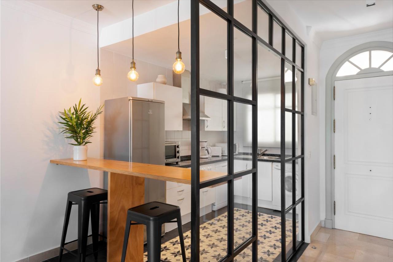 Bright 2 Bedroom With Parking Space And Swimming Pools In Aloha Gardens *