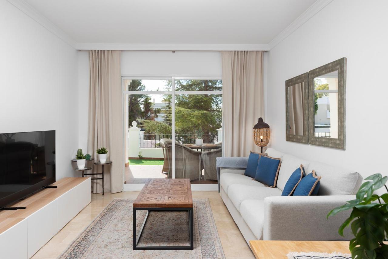 Leilighet Bright 2 Bedroom With Parking Space And Swimming Pools In Aloha Gardens