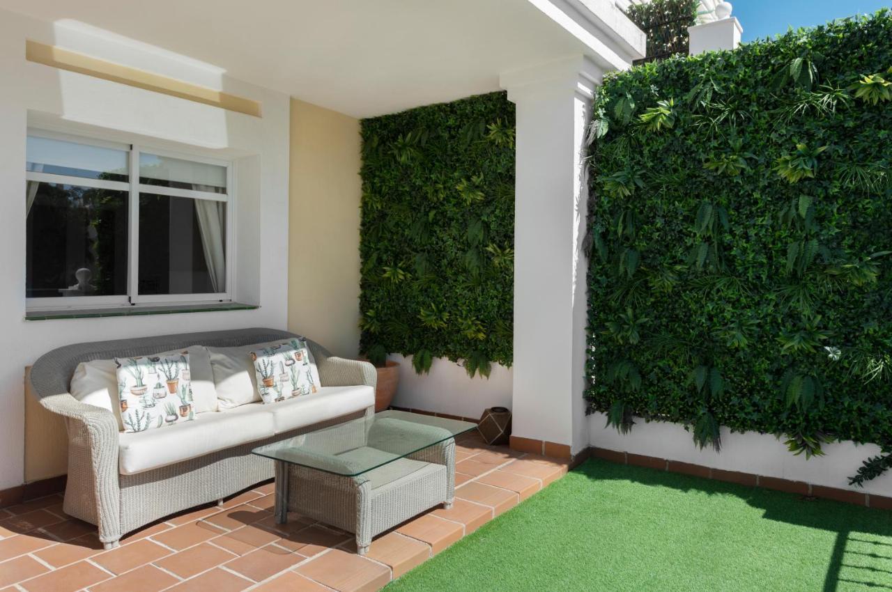 Leilighet Bright 2 Bedroom With Parking Space And Swimming Pools In Aloha Gardens *