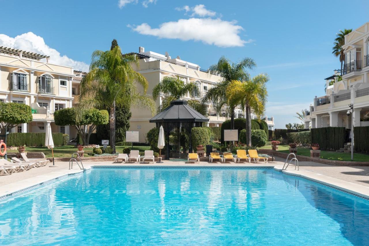 Bright 2 Bedroom With Parking Space And Swimming Pools In Aloha Gardens Leilighet
